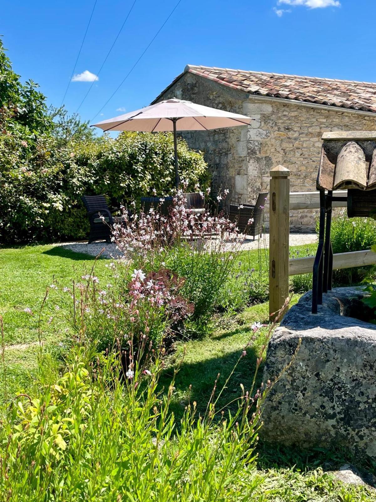 Girauderies Chambres D'Hotes/B+B Floirac  ภายนอก รูปภาพ